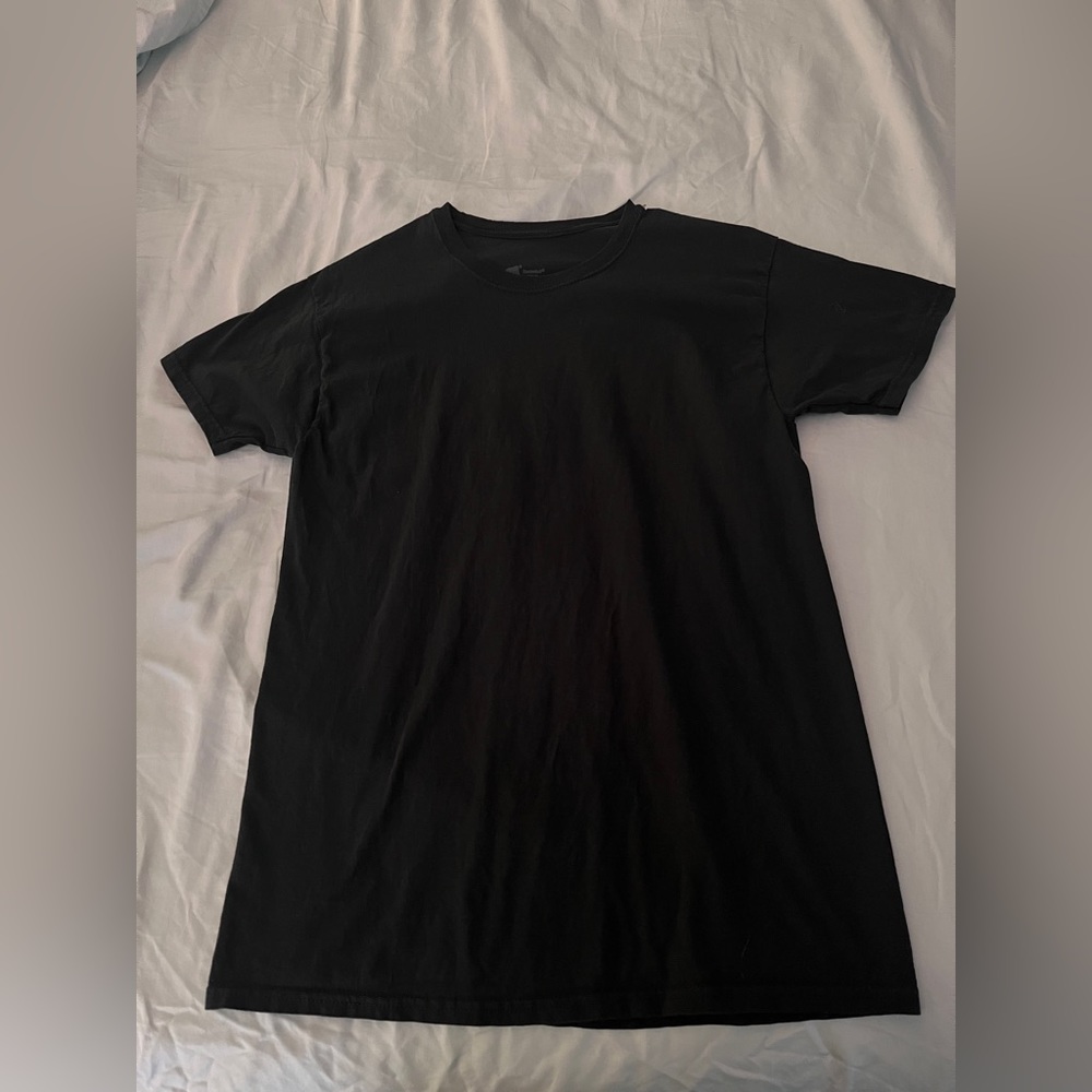 4 pairs of hanes tees